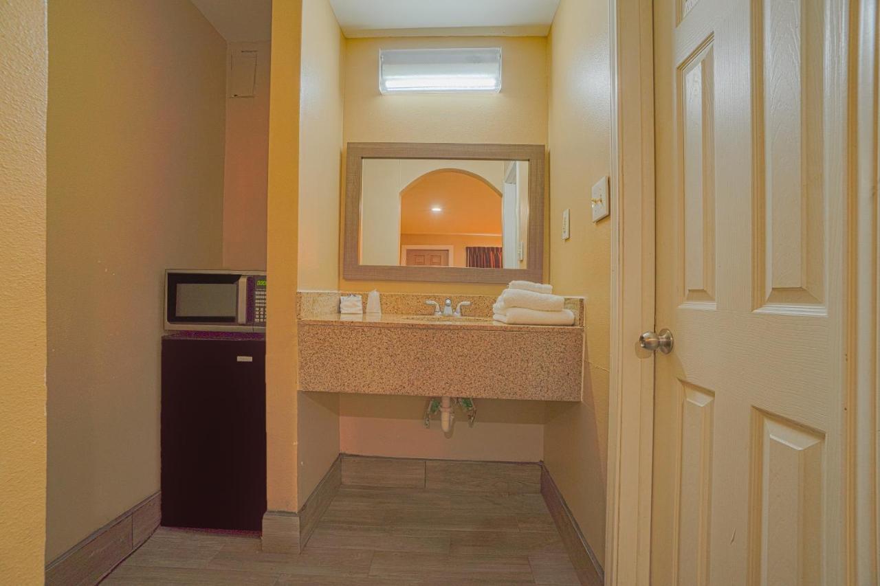 Days Inn By Wyndham Aransas Pass Bagian luar foto